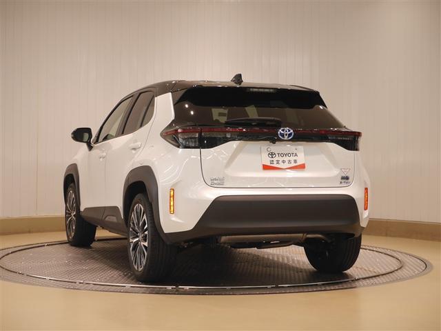 ヤリスクロス ハイブリッドＺ　クルーズＣ　横滑防止装置　リアカメラ　ＬＥＤライト　盗難防止装置　電動シート　ＡＷ　キーレス　寒冷地仕様　スマートキー　ＡＢＳ　４ＷＤ　ＡＣ１００Ｖ　ミュージックプレイヤー接続可　エアバッグ　エアコン（3枚目）