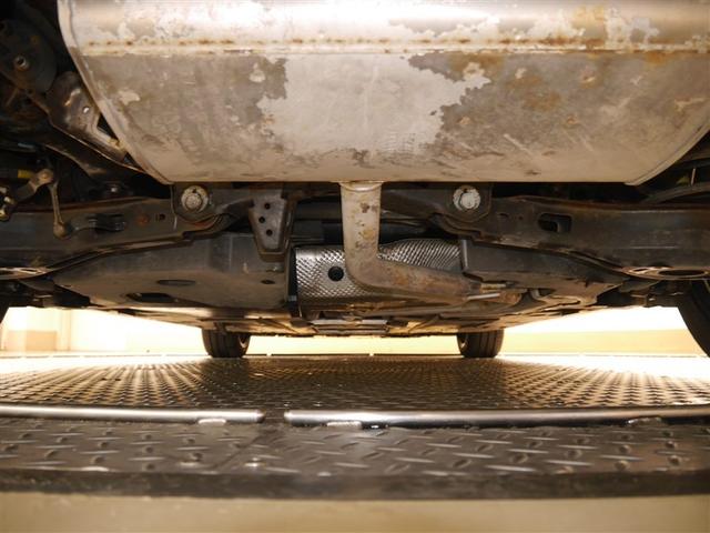 プリウス Ａプレミアム　ツーリングセレクション　横滑り防止機能　皮シート　運転席パワーシート　エアコン　パワーウィンドウ　ナビ＆ＴＶ　アイドリングストップ　ＬＥＤライト　盗難防止装置　スマートキー＆プッシュスタート　キーレス　ＥＴＣ　アルミホイール（39枚目）