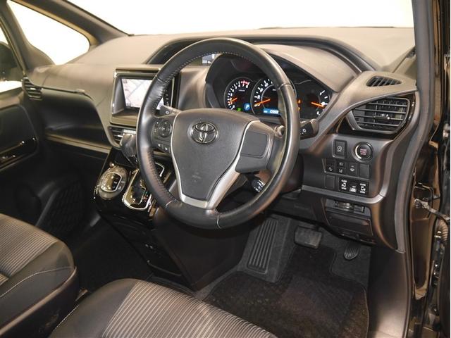 ノア Ｓｉ　フルタイム４ＷＤ　ナビ＆ＴＶ　両側オートスライドドア　リアクーラー　ＬＥＤヘッドライト　スマートキー　クルーズコントロール　フルセグ　ＥＳＣ　フルフラット　寒冷地仕様車　３列シート　ＥＴＣ車載器（4枚目）