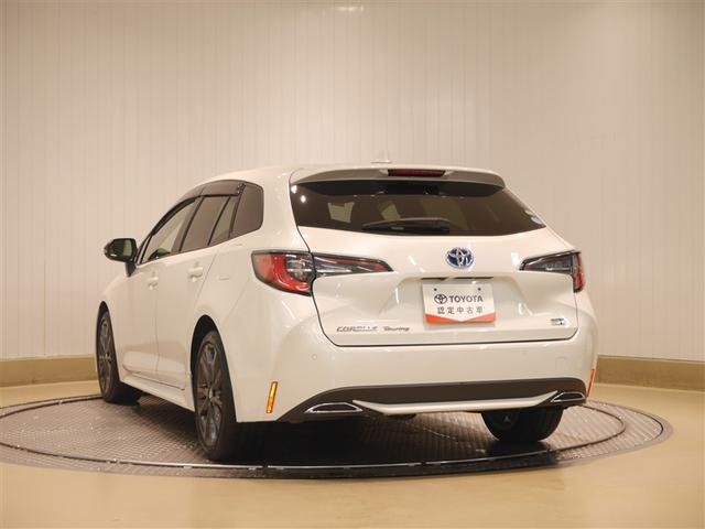 カローラツーリング ハイブリッド　ダブルバイビー　追突軽減ブレーキ　バックモニタ　横滑防止　スマキー　ＬＥＤライト　ＡＣ１００Ｖ　Ａストップ　デュアルエアバッグ　エアコン　寒冷地仕様　オートクルーズ　サイドエアバッグ　ＥＴＣ付　ナビ　ＰＳ　キーフリー（3枚目）