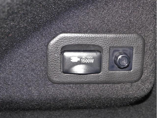 カローラツーリング ハイブリッド　ダブルバイビー　追突軽減ブレーキ　バックモニタ　横滑防止　スマキー　ＬＥＤライト　ＡＣ１００Ｖ　Ａストップ　デュアルエアバッグ　エアコン　寒冷地仕様　オートクルーズ　サイドエアバッグ　ＥＴＣ付　ナビ　ＰＳ　キーフリー（10枚目）