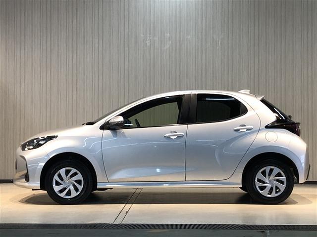 ヤリス Ｘ　ブレーキサポート　バックモニター　ナビ　横滑防止装置　寒冷地仕様　パワーウィンドウ　パワーステアリング　盗難防止　マニュアルエアコン　クルーズコントロール　ＥＴＣ付　キーレス　４ＷＤ　ＡＢＳ（6枚目）