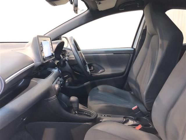 ヤリス Ｘ　ブレーキサポート　バックモニター　ナビ　横滑防止装置　寒冷地仕様　パワーウィンドウ　パワーステアリング　盗難防止　マニュアルエアコン　クルーズコントロール　ＥＴＣ付　キーレス　４ＷＤ　ＡＢＳ（10枚目）