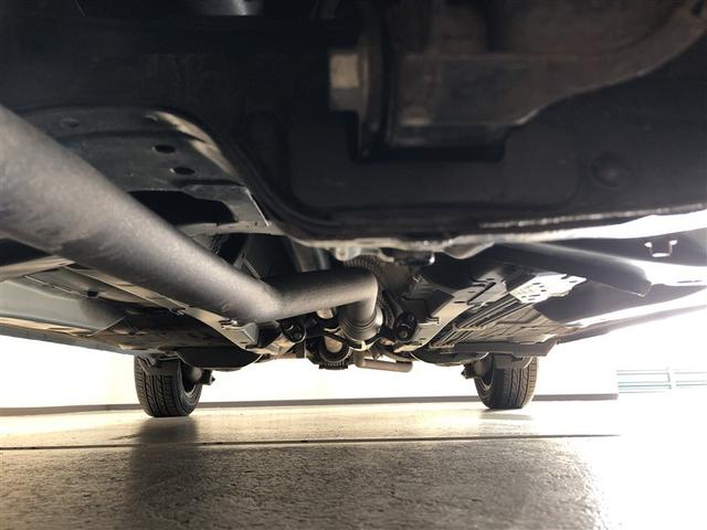 ヴィッツ Ｆ　アルミ　ＰＷ　パートタイム４ＷＤ　ＥＳＣ　ＤＶＤ再生　ＰＳ　メモリーナビゲーション　ＥＴＣ　ＡＢＳ　キーレスエントリー　Ｗエアバッグ　ミュージックプレイヤー接続可　ナビＴＶ　エアコン　寒冷地仕様車（6枚目）