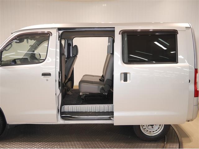 タウンエースバン GL Wエアコン アイドリングSTOP Rカメラ LED 助手席エアバック 切替4WD ドラレコ 盗難防止装置 横滑り防止機能 マニュアルエアコン ワイヤレスキー 前席パワーウィンドウ DVD再生 ナビTV(10枚目)