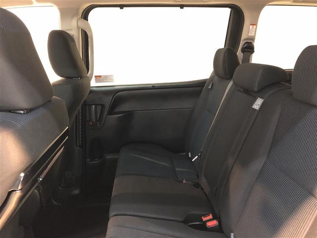 ノア Ｘ　エアコン　キーレスキー　プリクラッシュセーフティ　Ａストップ　クルコン　リアクーラー　ＥＳＣ　ＥＴＣ　ＬＥＤヘッドライト　メディアプレイヤー接続　ＡＢＳ　４ＷＤ　パワステ　ナビ　寒冷地仕様　３列シート（11枚目）