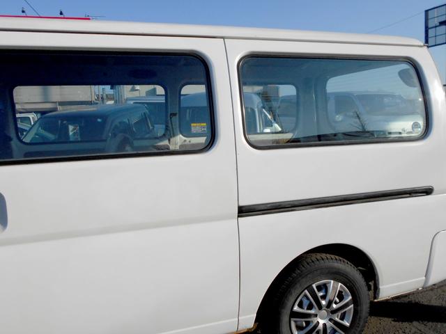 4WD 3.0DT 寒冷地仕様 夏冬タイヤ付 8人乗り(3枚目)