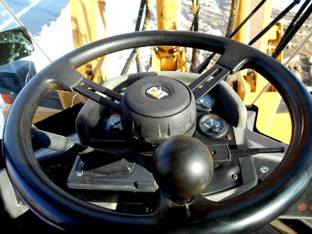 日本 　４ＷＤ　ＣＡＴ　９１０Ｇ　大型バケット（17枚目）