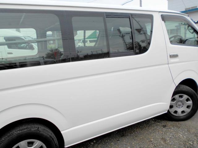 ハイエースバン ロングＤＸ　４ＷＤ　３．０ＤＴ　４型フェイス＆テール　スポイラー　黒革調シートカバー　希少９人乗り　タイミンングベルト交換済（15枚目）