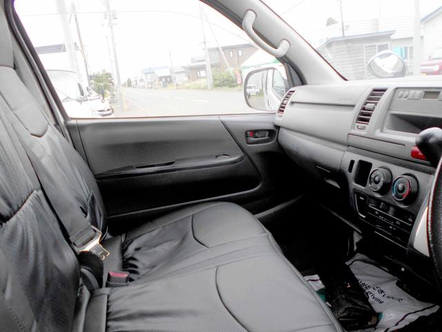 ハイエースバン ロングＤＸ　４ＷＤ　３．０ＤＴ　４型フェイス＆テール　スポイラー　黒革調シートカバー　希少９人乗り　タイミンングベルト交換済（22枚目）