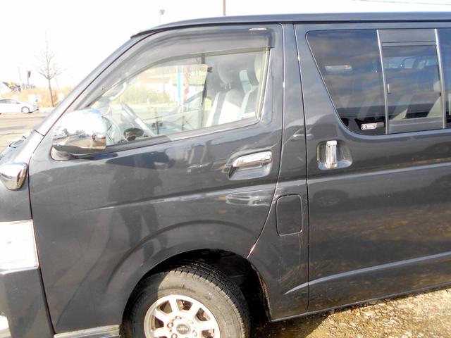 ハイエースバン ロングスーパーＧＬ　４ＷＤ　５ドア　２．５ＤＴ　両側スライド　４型フェイス＆スポイラー　ＬＥＤヘッド＆フォグ　革調シートカバー　エアロボンネット　リアヒーター＆クーラー　タイミングベルト交換済（3枚目）