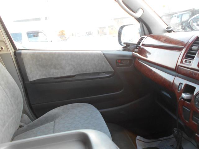 ハイエースバン ロングスーパーGL 2.5DT 4型フェイス スポイラー テール LEDヘッド&フォグ 木目調パネル コンビハンドル リアヒーター&クーラー ナビ バックカメラ(19枚目)