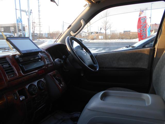 ハイエースバン ロングスーパーGL 2.5DT 4型フェイス スポイラー テール LEDヘッド&フォグ 木目調パネル コンビハンドル リアヒーター&クーラー ナビ バックカメラ(28枚目)