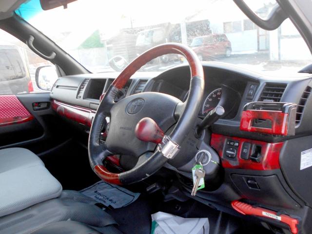 ハイエースバン SロングDX 4WD 2.5DT 4型フェイス&スポイラー テール 修復歴無し LEDヘッド&フォグ コンビハンドル 100V電源 リアヒーター 1オーナー車 ヒッチメンバー(30枚目)