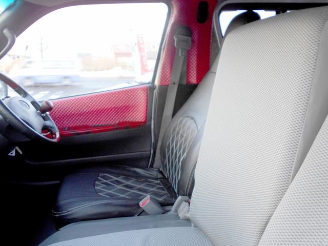 ハイエースバン SロングDX 4WD 2.5DT 4型フェイス&スポイラー テール 修復歴無し LEDヘッド&フォグ コンビハンドル 100V電源 リアヒーター 1オーナー車 ヒッチメンバー(32枚目)