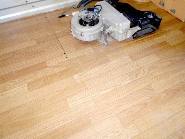 ハイエースバン SロングDX 4WD 2.5DT 4型フェイス&スポイラー テール 修復歴無し LEDヘッド&フォグ コンビハンドル 100V電源 リアヒーター 1オーナー車 ヒッチメンバー(41枚目)