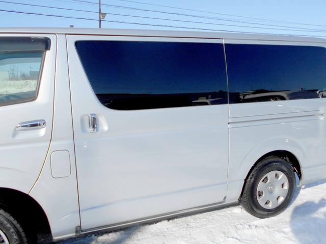レジアスエースバン ロングスーパーＧＬ　４ＷＤ　２．５ＤＴ　スーパーＧＬ　４型フェイス＆スポイラー　ＬＥＤヘッドライト＆フォグ　１００Ｖ電源　バックカメラ　ＥＴＣ　リアヒーター＆クーラー　タイミングベルト交換済　夏冬タイヤ付（6枚目）