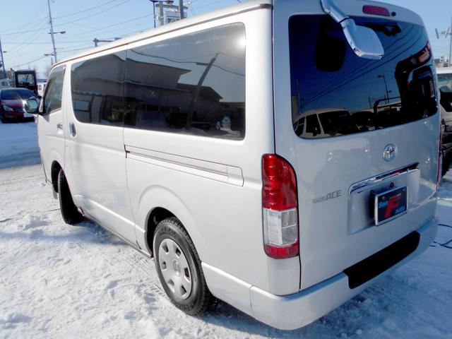 レジアスエースバン ロングスーパーＧＬ　４ＷＤ　２．５ＤＴ　スーパーＧＬ　４型フェイス＆スポイラー　ＬＥＤヘッドライト＆フォグ　１００Ｖ電源　バックカメラ　ＥＴＣ　リアヒーター＆クーラー　タイミングベルト交換済　夏冬タイヤ付（10枚目）