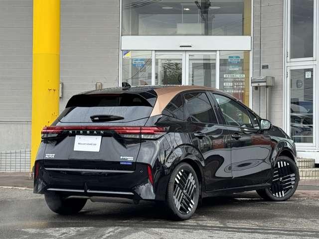 オーラ 1.2 G FOUR レザーエディション 4WD 試乗車アップ エマージェンシーブレーキ ア(2枚目)