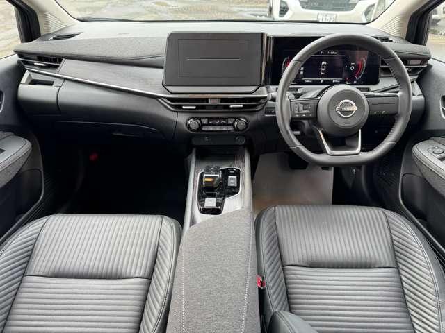 オーラ 1.2 G FOUR レザーエディション 4WD 試乗車アップ エマージェンシーブレーキ ア(3枚目)