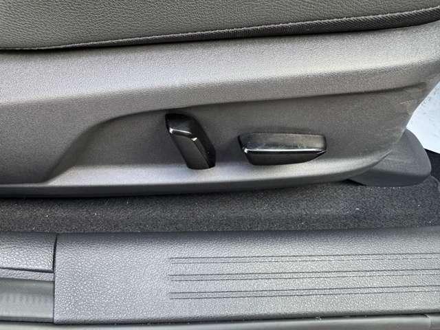 オーラ 1.2 G FOUR レザーエディション 4WD 試乗車アップ エマージェンシーブレーキ ア(7枚目)