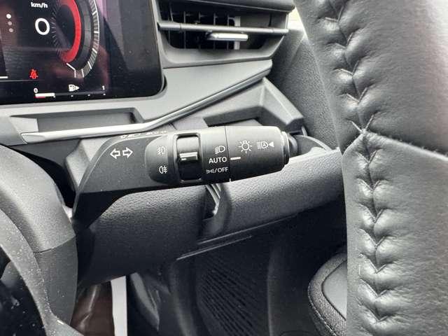 オーラ 1.2 G FOUR レザーエディション 4WD 試乗車アップ エマージェンシーブレーキ ア(9枚目)