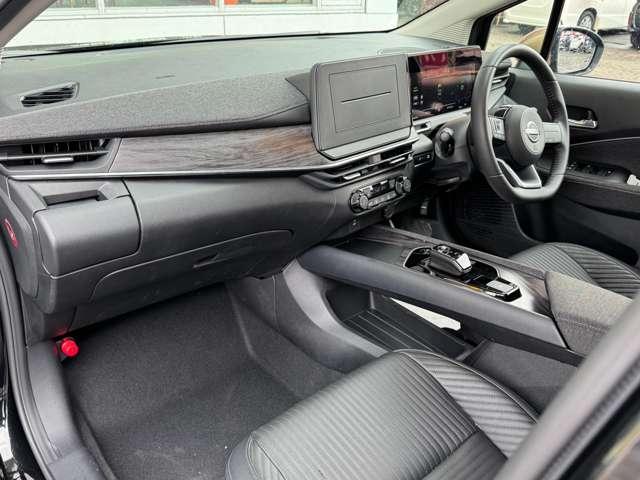 オーラ 1.2 G FOUR レザーエディション 4WD 試乗車アップ エマージェンシーブレーキ ア(11枚目)