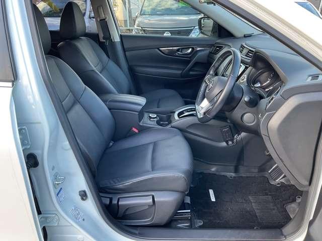 エクストレイル ２．０　２０Ｘ　２列車　４ＷＤ　メモリーナビゲーション（4枚目）