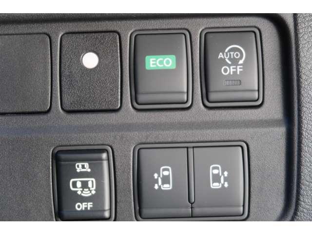 セレナ ２．０　ハイウェイスター　４ＷＤ　純正８インチナビ　リヤモニター（8枚目）