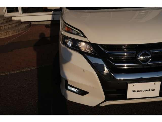 セレナ ２．０　ハイウェイスター　４ＷＤ　純正８インチナビ　リヤモニター（12枚目）