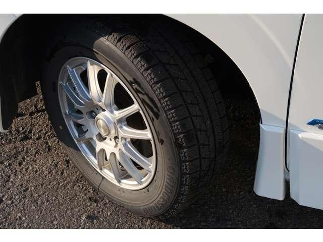 セレナ ２．０　ハイウェイスター　４ＷＤ　純正８インチナビ　リヤモニター（13枚目）