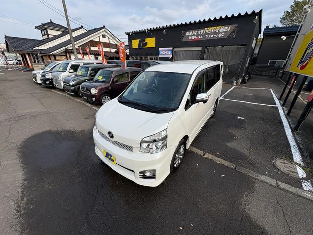 ヴォクシー ＺＳ　煌ＩＩＩ　事故無　４ＷＤ　本州仕入　スマートキー（スペアーアリ）　両側パワースライドドア　レザーハーフシート　８人乗　ビルトインＥＴＣ　フルセグナビ　バックカメラタットレスホイル付　全磨き済（15枚目）