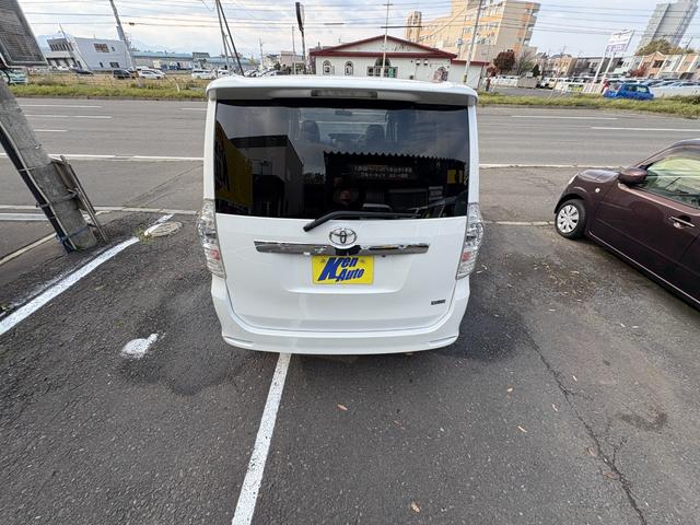 ヴォクシー ＺＳ　煌ＩＩＩ　事故無　４ＷＤ　本州仕入　スマートキー（スペアーアリ）　両側パワースライドドア　レザーハーフシート　８人乗　ビルトインＥＴＣ　フルセグナビ　バックカメラタットレスホイル付　全磨き済（26枚目）