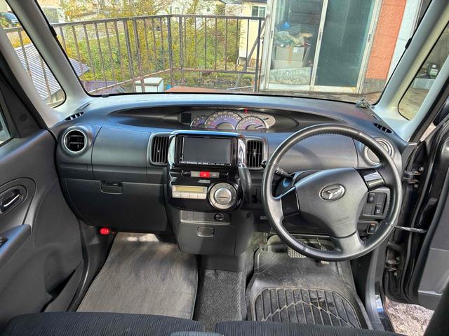 タント カスタムＸ　車検９年４月　社外ナビＴＶ　左パワースライド　４ＷＤ　ＥＴＣ　電動スライドドア　ＴＶ　ＨＩＤ　スマートキー　アイドリングストップ　ベンチシート　ＣＶＴ　盗難防止システム　ＡＢＳ　ＣＤ　ＤＶＤ再生　Ｂｌｕｅｔｏｏｔｈ　アルミホイール　衝突安全ボディ（2枚目）