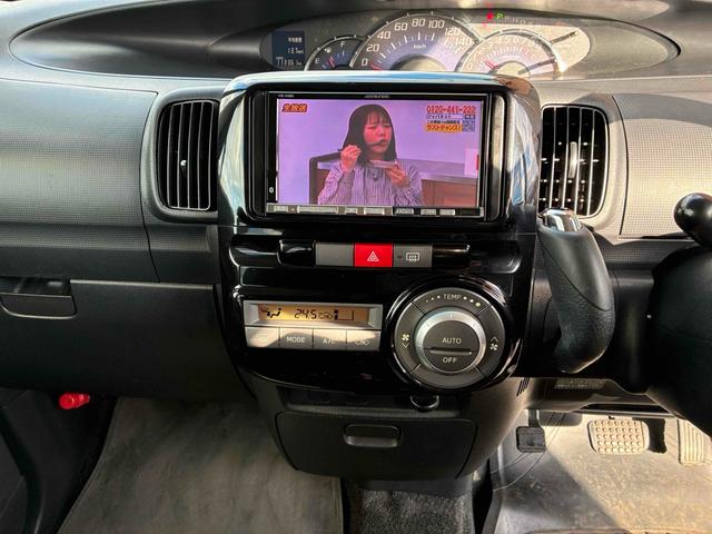 タント カスタムＸ　車検９年４月　社外ナビＴＶ　左パワースライド　４ＷＤ　ＥＴＣ　電動スライドドア　ＴＶ　ＨＩＤ　スマートキー　アイドリングストップ　ベンチシート　ＣＶＴ　盗難防止システム　ＡＢＳ　ＣＤ　ＤＶＤ再生　Ｂｌｕｅｔｏｏｔｈ　アルミホイール　衝突安全ボディ（4枚目）