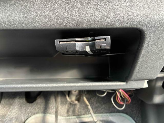 タント カスタムＸ　車検９年４月　社外ナビＴＶ　左パワースライド　４ＷＤ　ＥＴＣ　電動スライドドア　ＴＶ　ＨＩＤ　スマートキー　アイドリングストップ　ベンチシート　ＣＶＴ　盗難防止システム　ＡＢＳ　ＣＤ　ＤＶＤ再生　Ｂｌｕｅｔｏｏｔｈ　アルミホイール　衝突安全ボディ（8枚目）