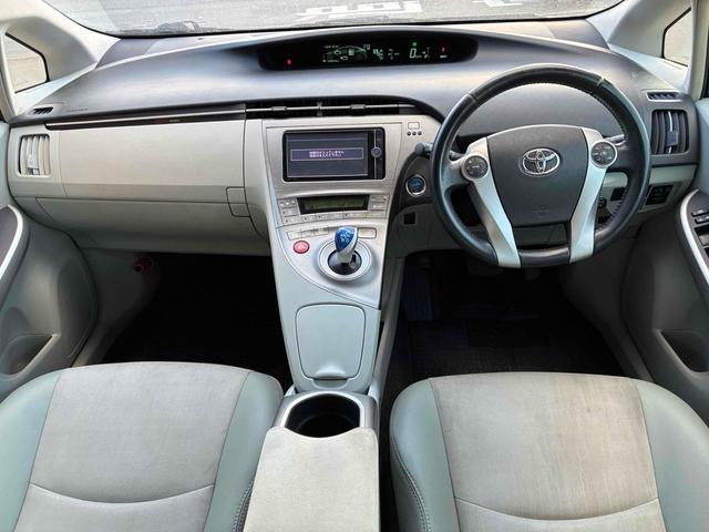 プリウス Ｇ　車検８年１１月　スマートキー×２　ＥＴＣ　ＥＴＣ　バックカメラ　オートクルーズコントロール　アルミホイール　ＨＩＤ　パワーシート　スマートキー　アイドリングストップ　電動格納ミラー　ＣＶＴ　盗難防止システム　衝突安全ボディ　ＡＢＳ　ＥＳＣ（2枚目）