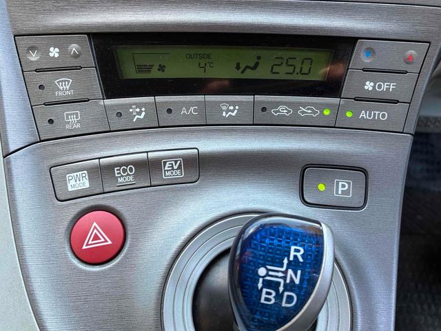 プリウス Ｇ　車検８年１１月　スマートキー×２　ＥＴＣ　ＥＴＣ　バックカメラ　オートクルーズコントロール　アルミホイール　ＨＩＤ　パワーシート　スマートキー　アイドリングストップ　電動格納ミラー　ＣＶＴ　盗難防止システム　衝突安全ボディ　ＡＢＳ　ＥＳＣ（6枚目）
