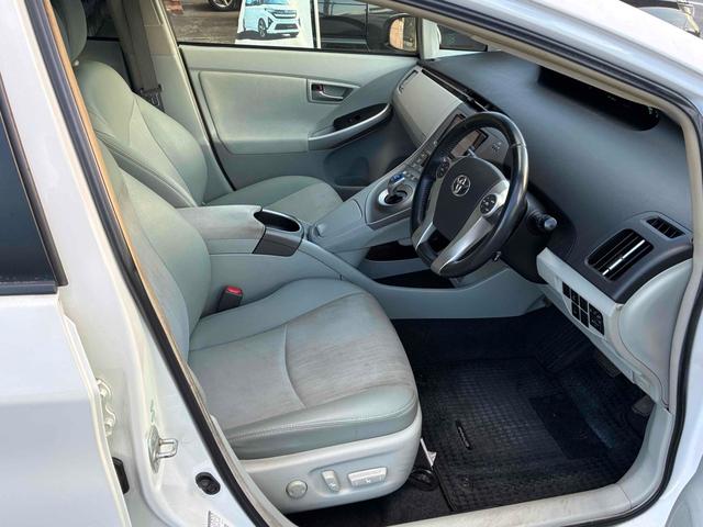 プリウス Ｇ　車検８年１１月　スマートキー×２　ＥＴＣ　ＥＴＣ　バックカメラ　オートクルーズコントロール　アルミホイール　ＨＩＤ　パワーシート　スマートキー　アイドリングストップ　電動格納ミラー　ＣＶＴ　盗難防止システム　衝突安全ボディ　ＡＢＳ　ＥＳＣ（25枚目）