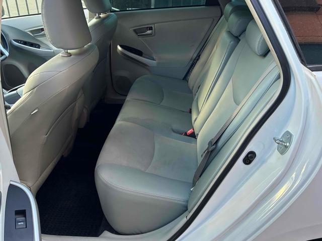 プリウス Ｇ　車検８年１１月　スマートキー×２　ＥＴＣ　ＥＴＣ　バックカメラ　オートクルーズコントロール　アルミホイール　ＨＩＤ　パワーシート　スマートキー　アイドリングストップ　電動格納ミラー　ＣＶＴ　盗難防止システム　衝突安全ボディ　ＡＢＳ　ＥＳＣ（27枚目）