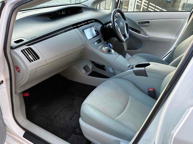 プリウス Ｇ　車検８年１１月　スマートキー×２　ＥＴＣ　ＥＴＣ　バックカメラ　オートクルーズコントロール　アルミホイール　ＨＩＤ　パワーシート　スマートキー　アイドリングストップ　電動格納ミラー　ＣＶＴ　盗難防止システム　衝突安全ボディ　ＡＢＳ　ＥＳＣ（29枚目）