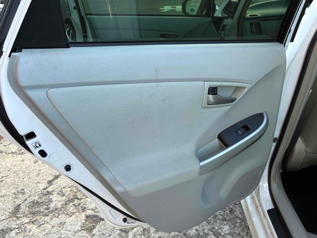 プリウス Ｇ　車検８年１１月　スマートキー×２　ＥＴＣ　ＥＴＣ　バックカメラ　オートクルーズコントロール　アルミホイール　ＨＩＤ　パワーシート　スマートキー　アイドリングストップ　電動格納ミラー　ＣＶＴ　盗難防止システム　衝突安全ボディ　ＡＢＳ　ＥＳＣ（30枚目）