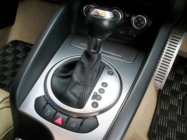 ＴＴクーペ ２．０ＴＦＳＩ　クワトロ　２．０ＴＦＳＩ　クワトロ　４ＷＤ（14枚目）