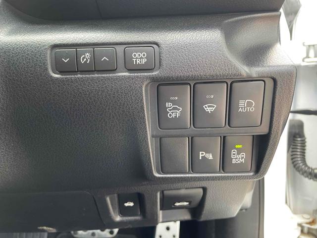 ＩＳ ＩＳ３００ｈ　Ｆスポーツ　４ＷＤ　ＥＴＣ　クリアランスソナー　レーンアシスト　オートクルーズコントロール　バックカメラ　ナビ　ＴＶ　アルミホイール　オートマチックハイビーム　オートライト　ＬＥＤヘッドランプ　サンルーフ　ＣＶＴ（9枚目）
