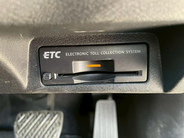 スカイライン 350GT FOUR ハイブリッド タイプP 4WD ドライブレコーダー ETC クリアランスソナー レーンアシスト オートクルーズコントロール 衝突被害軽減システム 全周囲カメラ ナビ TV アルミホイール LEDヘッドランプ AT(11枚目)