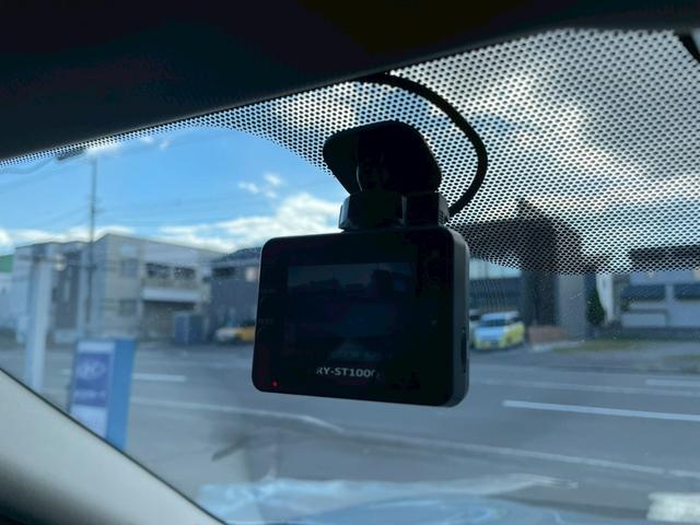 スカイライン 350GT FOUR ハイブリッド タイプP 4WD ドライブレコーダー ETC クリアランスソナー レーンアシスト オートクルーズコントロール 衝突被害軽減システム 全周囲カメラ ナビ TV アルミホイール LEDヘッドランプ AT(13枚目)