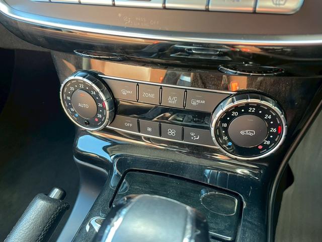 Ｇクラス Ｇ３５０　ブルーテック　３５ｔｈアニバーサリーＥＤ　４ＷＤ　ドライブレコーダー　ＥＴＣ　バックカメラ　クリアランスソナー　パワーシート　ナビ　ＴＶ　オートライト　アルミホイール　キーレスエントリー　電動格納ミラー　シートヒーター　ＡＴ　ＣＤ　ＥＳＣ（6枚目）