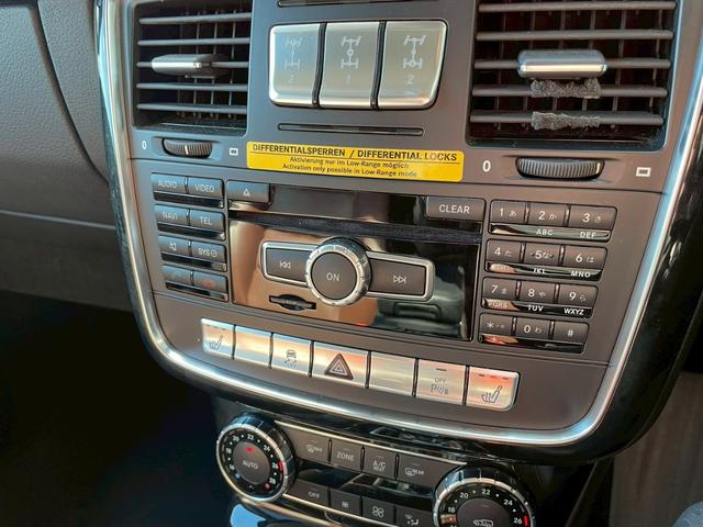 Ｇクラス Ｇ３５０　ブルーテック　３５ｔｈアニバーサリーＥＤ　４ＷＤ　ドライブレコーダー　ＥＴＣ　バックカメラ　クリアランスソナー　パワーシート　ナビ　ＴＶ　オートライト　アルミホイール　キーレスエントリー　電動格納ミラー　シートヒーター　ＡＴ　ＣＤ　ＥＳＣ（10枚目）
