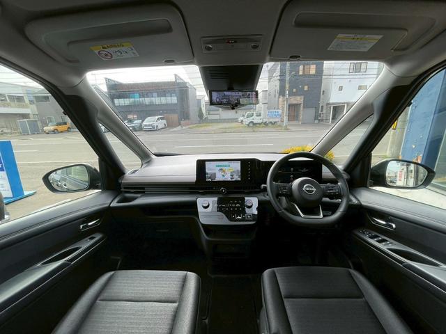 セレナ ハイウェイスターＶ　４ＷＤ　全周囲カメラ　ナビ　ＴＶ　クリアランスソナー　オートクルーズコントロール　衝突被害軽減システム　両側電動スライドドア　ＬＥＤヘッドランプ　スマートキー　アイドリングストップ　シートヒーター（2枚目）