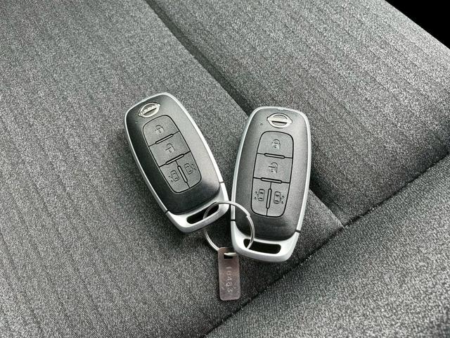 セレナ ハイウェイスターＶ　４ＷＤ　全周囲カメラ　ナビ　ＴＶ　クリアランスソナー　オートクルーズコントロール　衝突被害軽減システム　両側電動スライドドア　ＬＥＤヘッドランプ　スマートキー　アイドリングストップ　シートヒーター（9枚目）